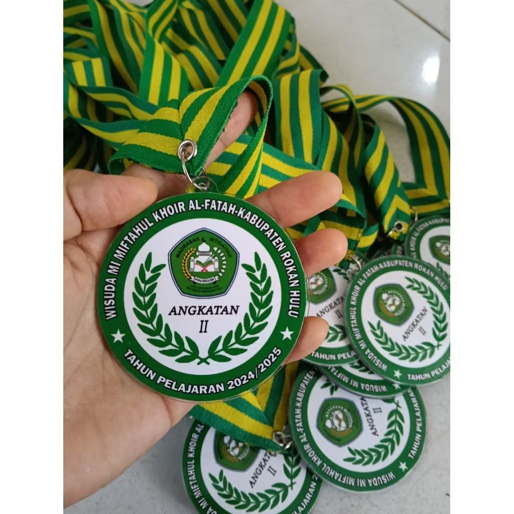 MEDALI AKRILIK STIKER LAMINATING