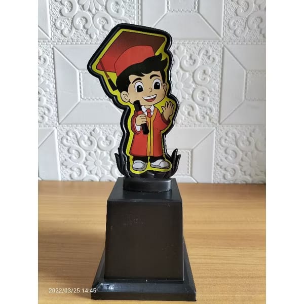 PIALA WISUDA KARAKTER COWOK